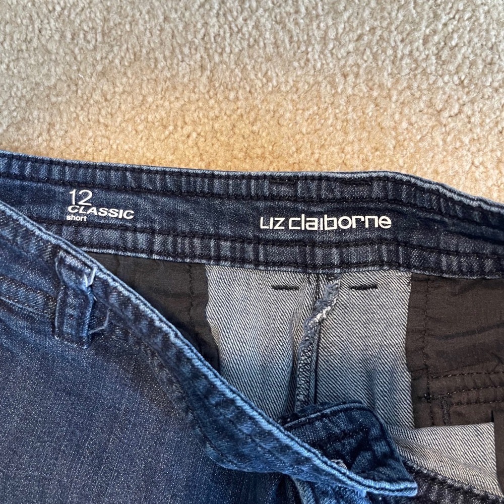 Liz Claiborne Denim Shorts Dark Wash Classic Jean Pockets Blue Size 12 Excellent - Picture 5 of 8